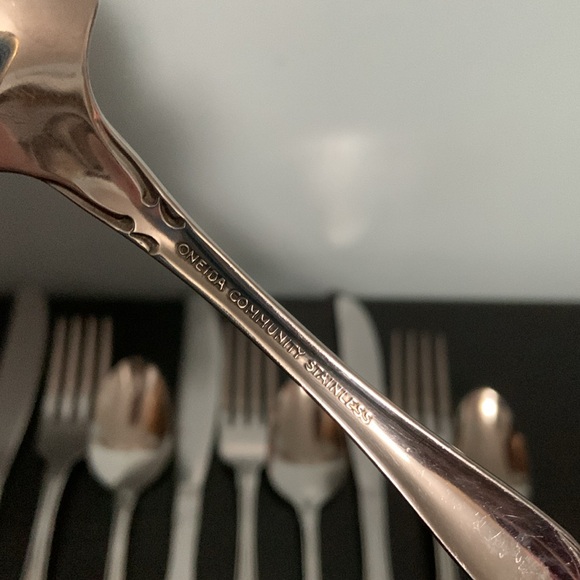 Oneida Community Stainless ‘Chatelaine’ Flatware Group - Picture 2 of 4